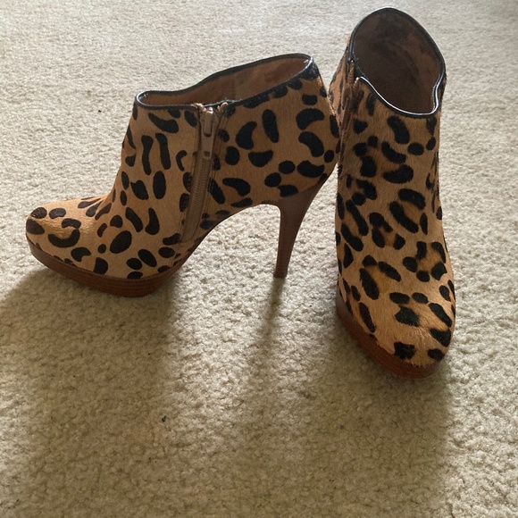 STEVEN by Steve Madden Lipstik 2 Leopard Patterned Ankle Booties / size 5.5 - Picture 1 of 5